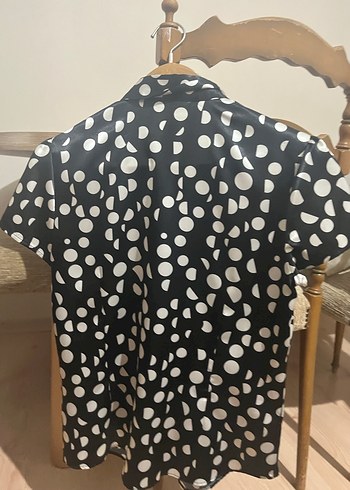 Siyah Beyaz Puantiyeli Kısa Kollu Gömlek - Görsel 2