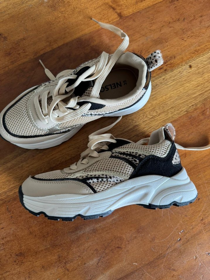 Leopar Desenli 35 numara Spor Ayakkabı - Görsel 2