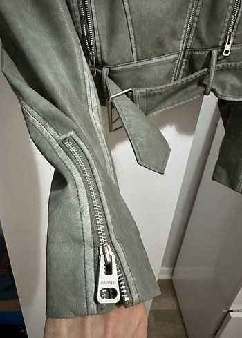 xs Beden gri Renk Pull & bear Haki Kemerli Kısa Deri Biker Ceket