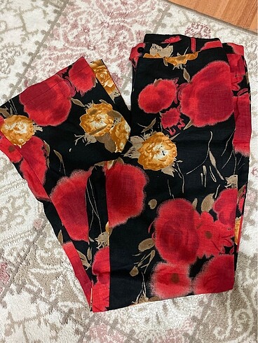 Çiçekli bol paça pantolon