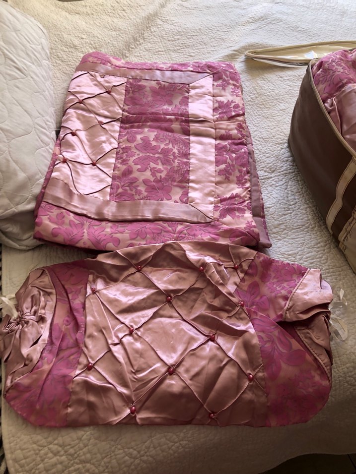 Mor Nakışlı Parlak Yatak Örtüsü - Görsel 4