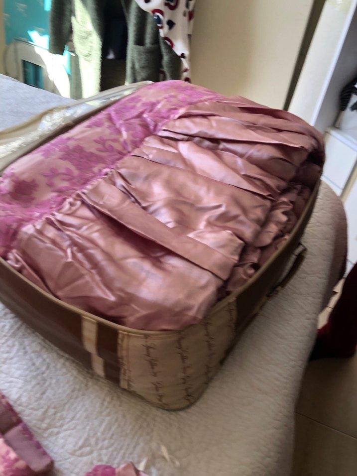 Mor Nakışlı Parlak Yatak Örtüsü - Görsel 2