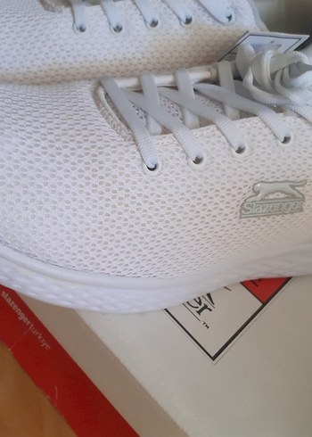42 Beden beyaz Renk spor ayakkabı slazenger fileli çok rahat ve hafif 42 no
