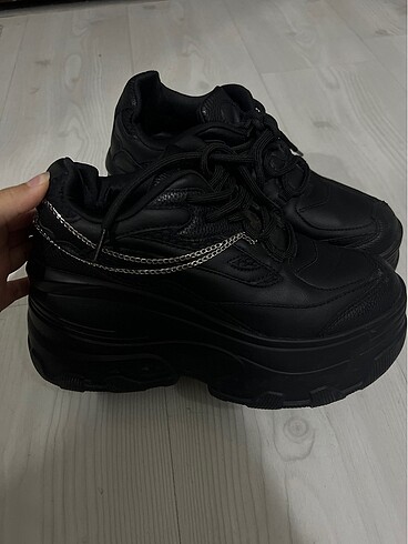 BERSHKA zincir detaylı maksi platform spor ayakkabı