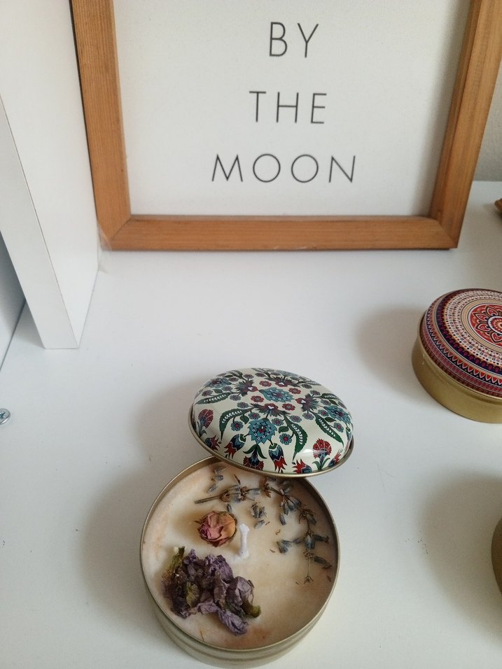 Pastel Bej Koku Mum ve Metal Kutusu - Görsel 3