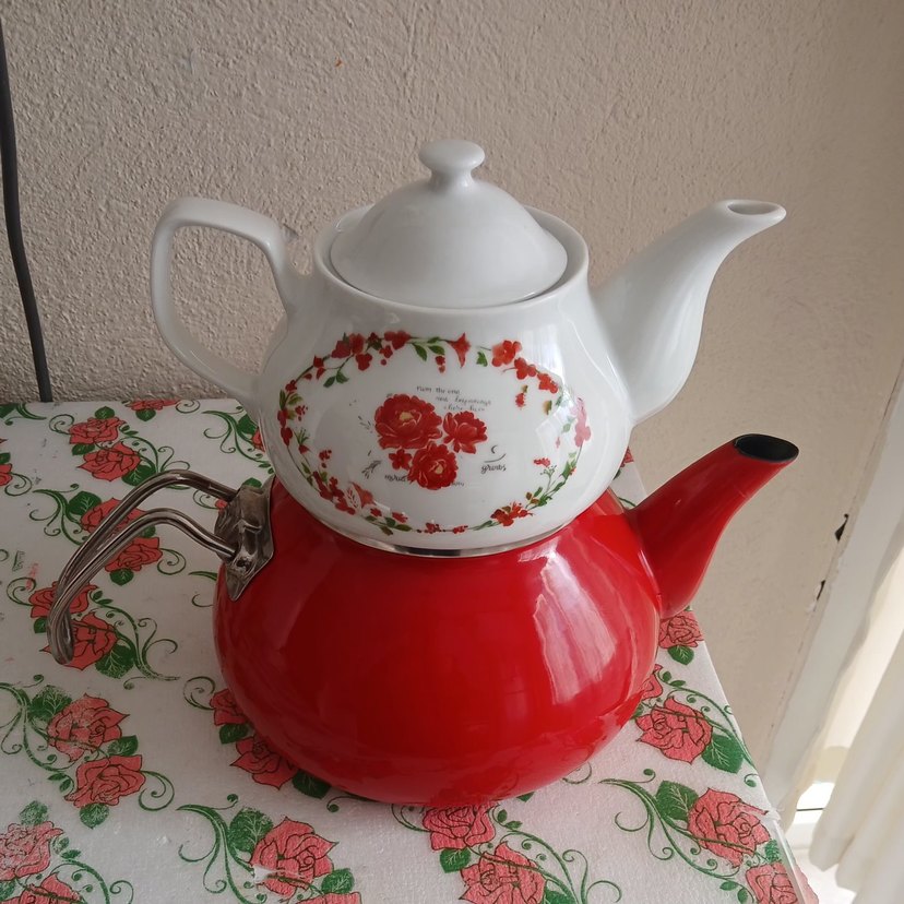 Çiçek Desenli Beyaz ve Kırmızı Demlik - Görsel 4