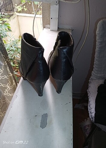 40 Beden siyah Renk Flo bot yeni gibi