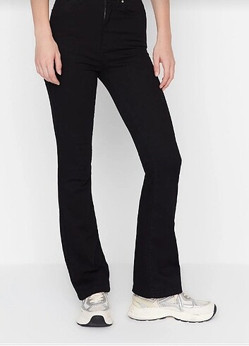 Trendyol & Milla Flare jean