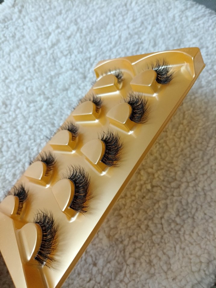 Latina. doğal görünümlü kirpik - Görsel 3