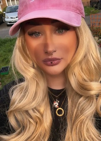 Bej Gri Sentetik Kumaş Uzun Dalgalı Peruk - Görsel 4