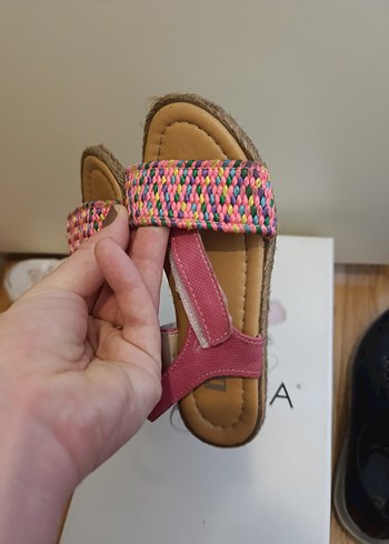 Kız Çocuk Bej Tokalı Terlik - Görsel 2