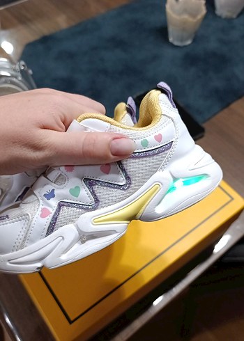 Kız Çocuk Beyaz Renkli Baskılı Spor Ayakkabı - Görsel 2