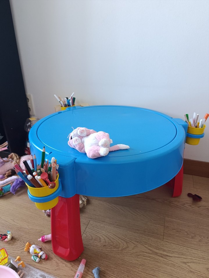 Çocuklar için renkli mavi oyun masası - Görsel 2