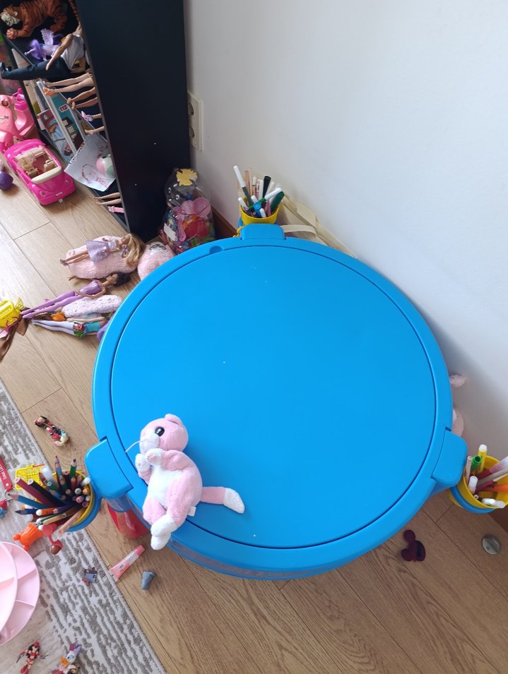 Çocuklar için renkli mavi oyun masası - Görsel 3