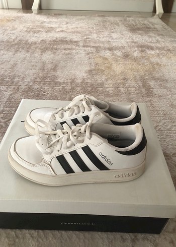 36.5 numara adidas marka ayakkabı - Görsel 2
