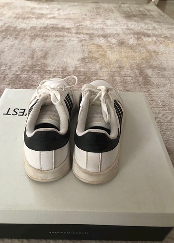 36.5 numara adidas marka ayakkabı - Görsel 3