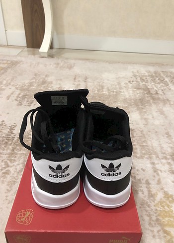 42 numara Adidas marka ayakkabı - Görsel 3