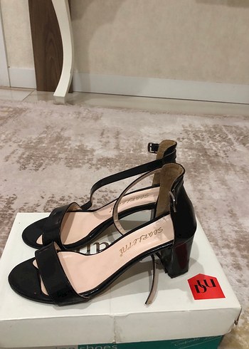 Siyah Tüylü Blok Topuklu Kadın Abiye Ayakkabı - Görsel 3