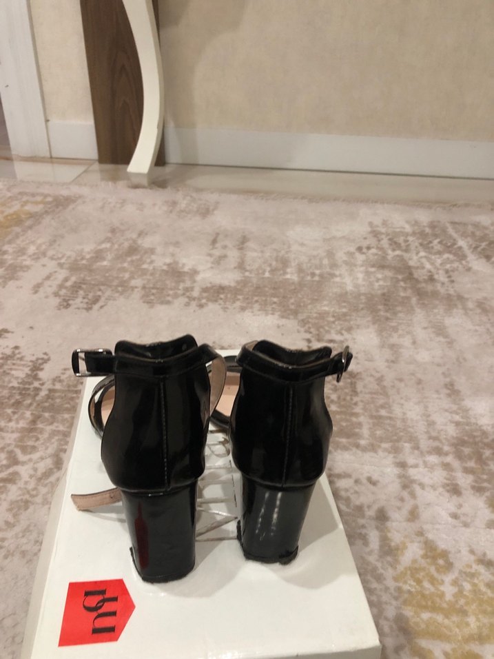 Siyah Tüylü Blok Topuklu Kadın Abiye Ayakkabı - Görsel 4