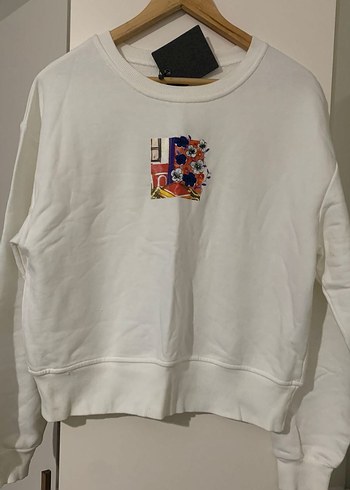 Twist Renkli Baskili Beyaz Bisiklet Yaka Sweatshirt