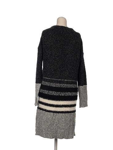 universal Beden PreLoved Hırka %70 İndirimli.