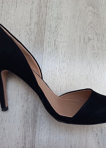 39 Beden Stradivarius siyah süet yanları açık stiletto 39 numara