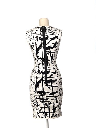 38 Beden BCBG Maxazria Kısa Elbise %70 İndirimli.