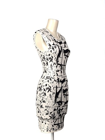 BCBG Maxazria BCBG Maxazria Kısa Elbise %70 İndirimli.