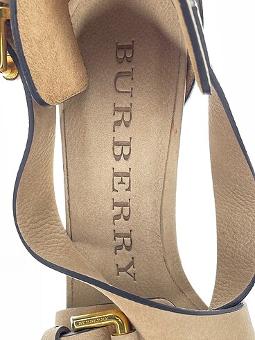 39 Beden çeşitli Renk Burberry Dolgu Topuk %70 İndirimli.