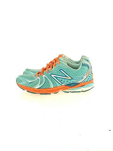 New Balance Spor Ayakkabı %70 İndirimli.