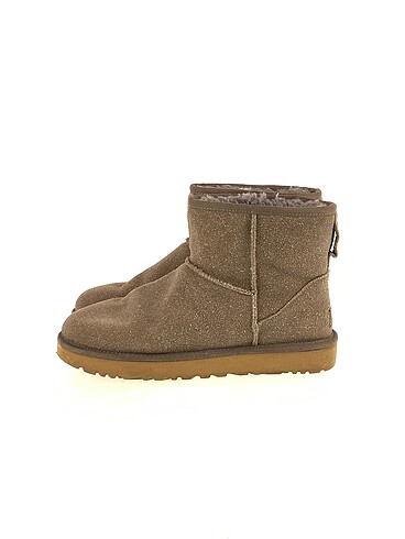 Ugg Bot %70 İndirimli.