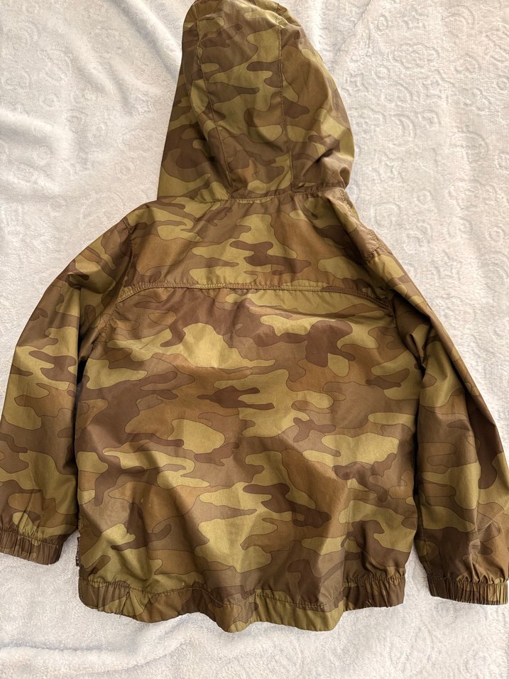 Kapüşonlu Kamuflaj Desenli Erkek Çocuk Mont - Görsel 3