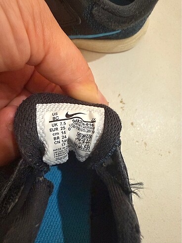 25 Beden siyah Renk Nike ayakkabı