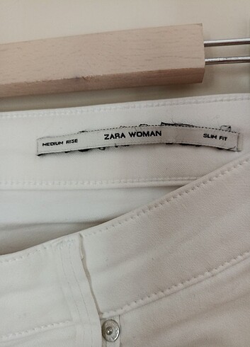 40 Beden beyaz Renk Zara beyaz likralı pantalon