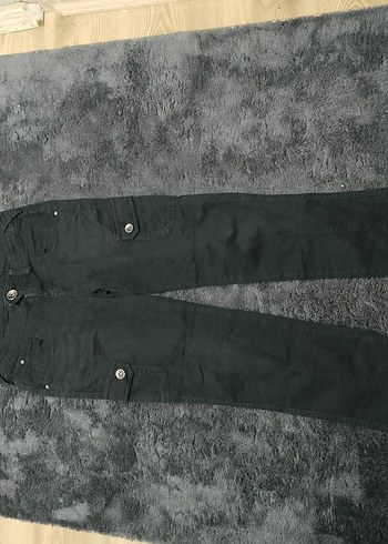 Düğmeli Siyah Sıkı Kesim Kot Pantolon