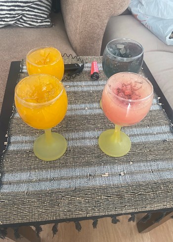 Renkli Ayaklı Meşrubat Bardakları Seti
