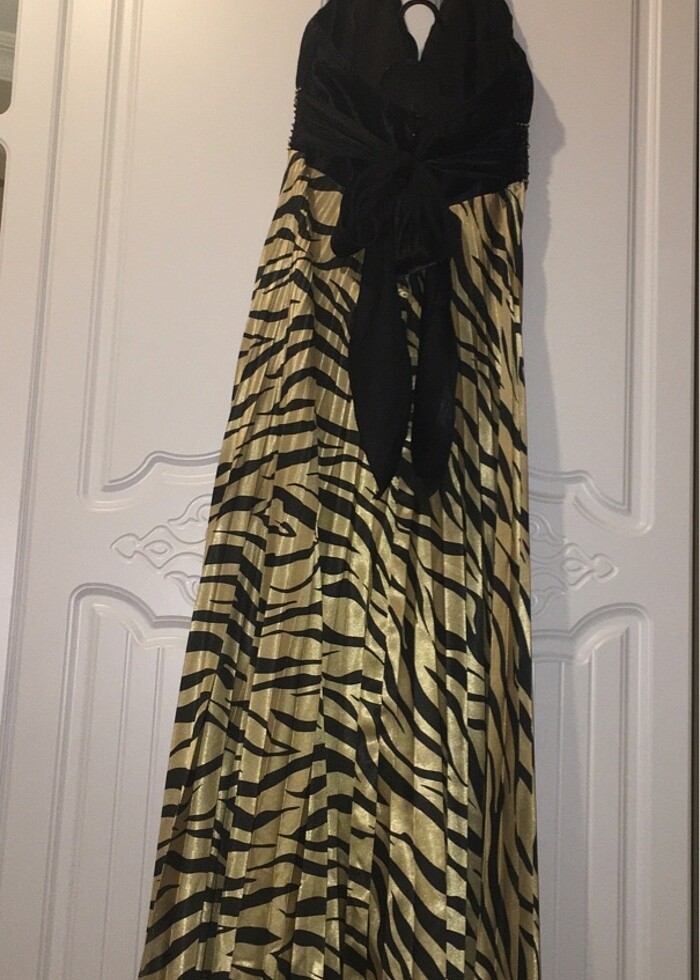 Zebra desenli saten abiye - Görsel 3