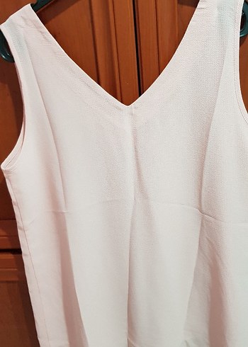 Pudra V Yakalı Kolsuz Kadın Bluz - Görsel 4