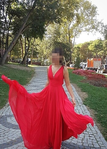 Kırmızı boyundan bağlanmalı kırmızı abiye elbise KİRALIK 