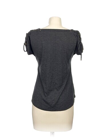 m Beden Diğer T-shirt %70 İndirimli.