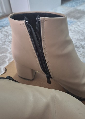 Bej Deri Kadın Topuklu Bot - Görsel 2