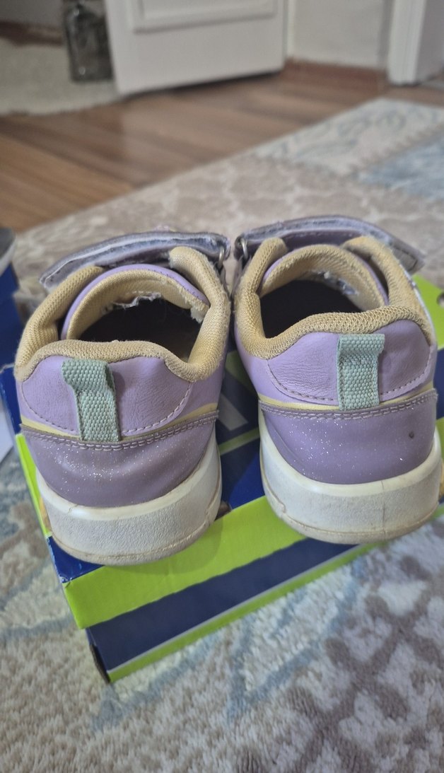 Mor Baskılı Kız Çocuk Spor Ayakkabısı - Görsel 2