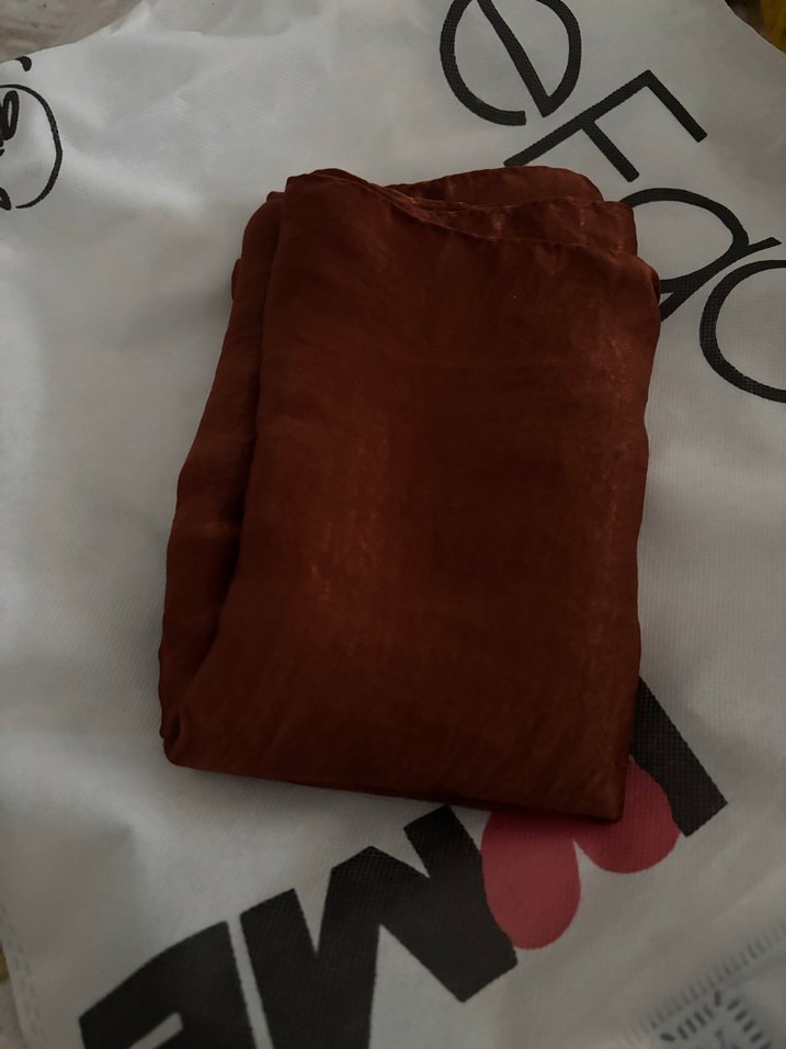 Kadın Kahverengi Saten Şal - Görsel 2