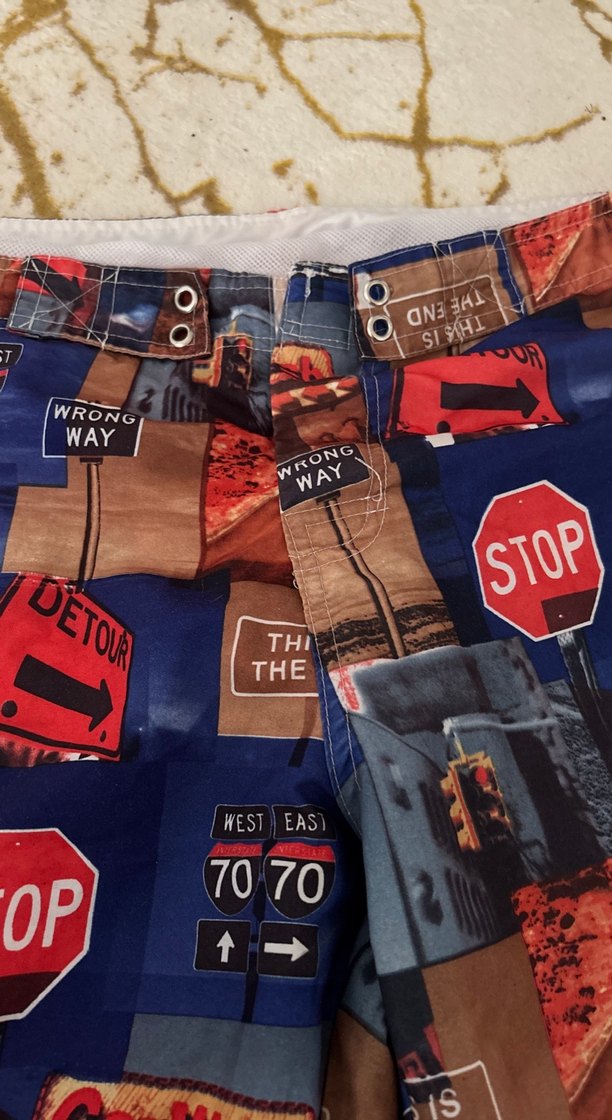 Renkli Baskılı Düğmeli Erkek Mini Şort - Görsel 2