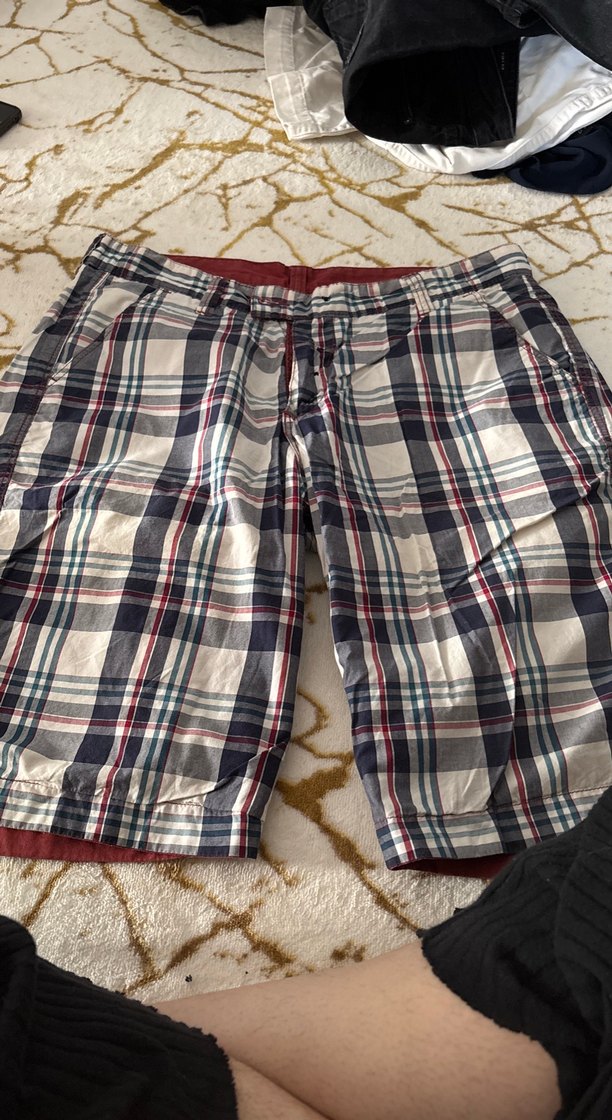 Kırmızı Pamuklu Bol Kesim Bermuda Şort - Görsel 4