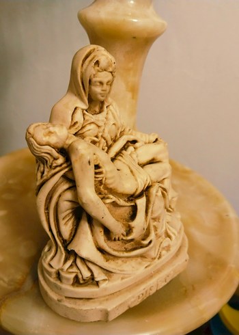 Bej Pieta Figürü - Görsel 3