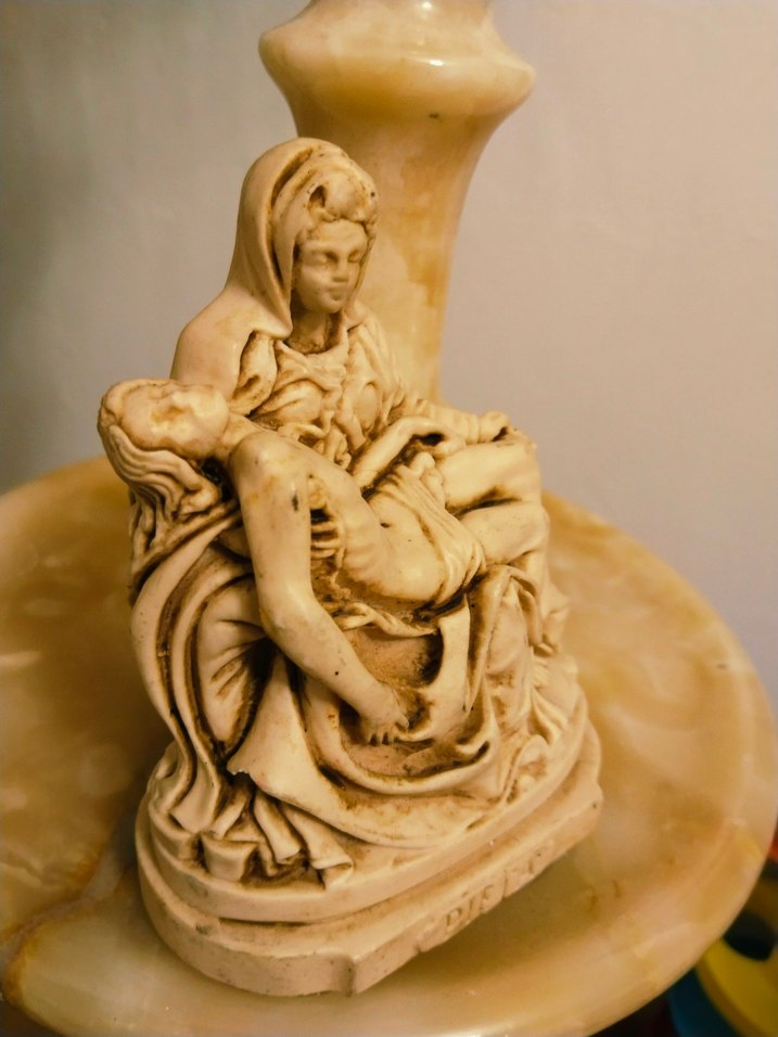 Bej Pieta Figürü - Görsel 3