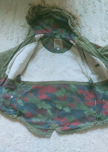 Erkek Çocuk Gri Kamuflaj Desenli Kürklü Mont - Görsel 4