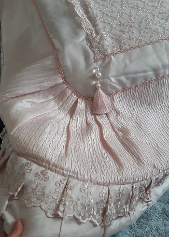  Beden İşlemeli pembe Parlak Yatak Örtüsü