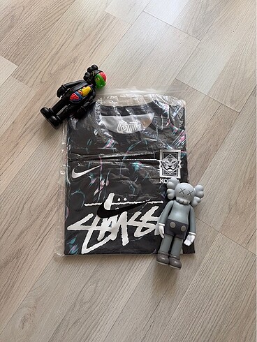 l Beden Stüssy X Kore Forma